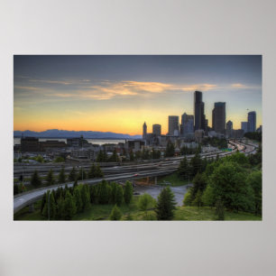 Póster Skyline en el centro de Seattle al atardecer