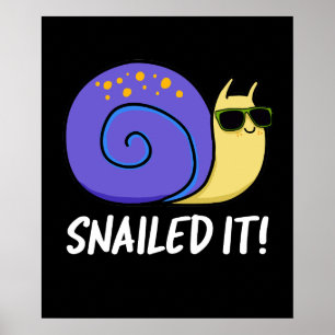 Póster Snacks It Funny Snail Pun Dark BG