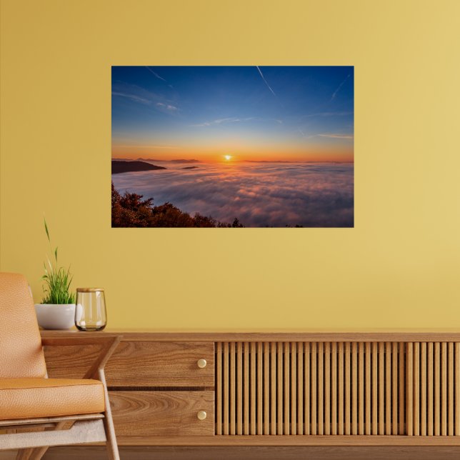 Póster Sol asomando sobre las nubes en la mañana (Salón 2)