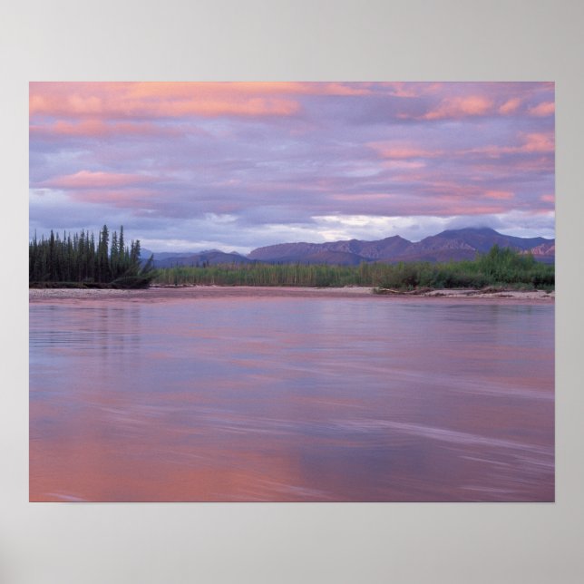 Póster sol de medianoche sobre el río MacKenzie, frente a (Frente)
