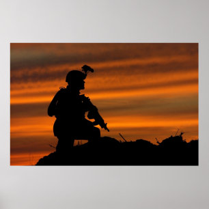 Póster Soldado patrullando