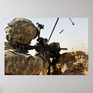 Póster soldier engages enemy forces