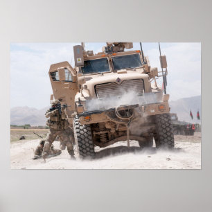 Póster Soldiers Engage in Firefight in Afghanistan