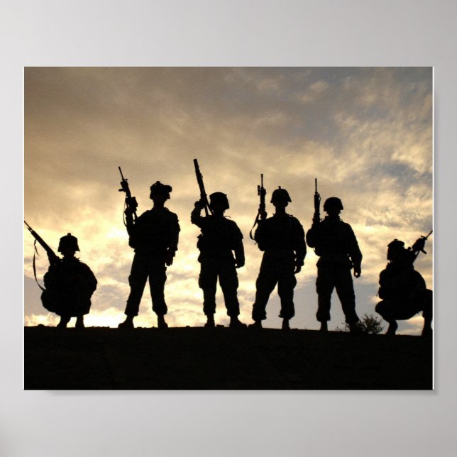 Póster Soldiers on Patrol Military Silhouettes (Frente)