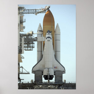 Póster Space shuttle Atlantis sits on the launch pad