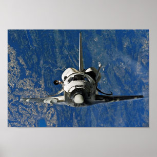 Póster Space Shuttle Discovery Approaching ISS