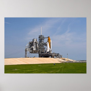 Póster Space Shuttle Endeavour on the launch pad