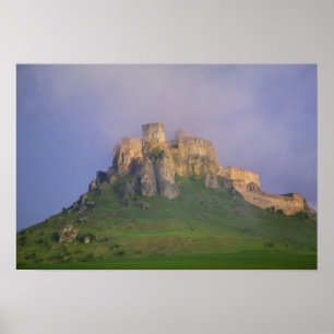 Póster Spissky hrad en la niebla, Eslovaquia