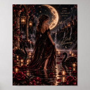 Póster Still Blooming   Diosa Gótica a la Luz de la Luna 