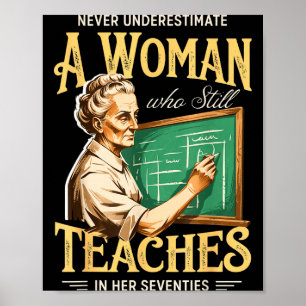 Póster Subestimar a una mujer que enseña en sus 70 años