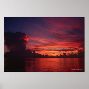 Póster Sunset at sea with dark clouds