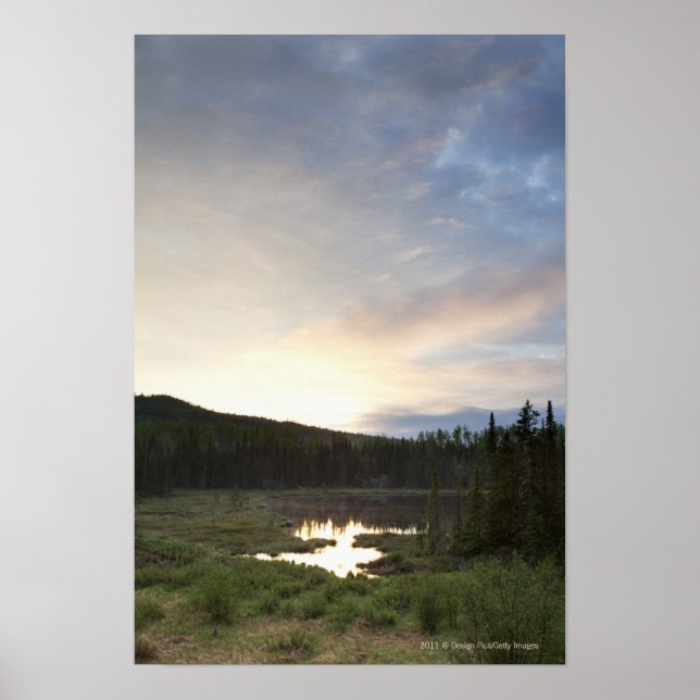 Póster Sunset Over A Misty Pond (Frente)