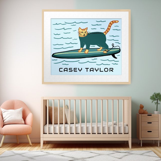 Póster SURFING Tabby Cat Graciosa NOMBRE CUSTOM Nursera (SURFING Tabby Cat Funny Cute CUSTOM NAME Nursery Poster - personalize w your own text or baby name)