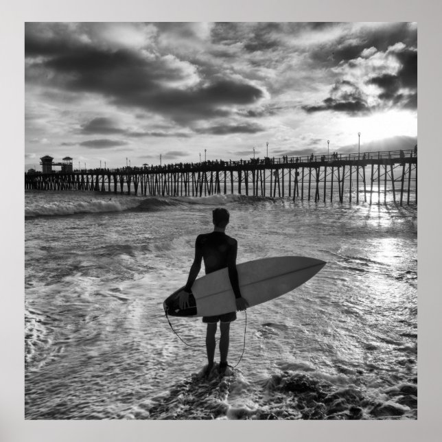 Póster Surfista cerca del muelle Oceanside (Frente)
