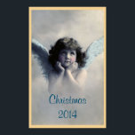 Póster Sweet Vintage Christmas Angel<br><div class="desc">Hermoso diseño vintage de un ángel de Navidades dulces con alas blancas suaves y mejillas rosadas,  sosteniendo su cara en sus manos. Parece pacífico y amable. El fondo está lleno de nubes etéreas suaves. El texto dice Navidades 2014 y puedes personalizar / personalizar / borrar el texto,  como quieras.</div>