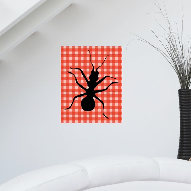 Póster Tablero de hormiga crujiente con manteles de tela  (Big black ant on picnic tablecloth red white plaid pattern on wall art poster.)