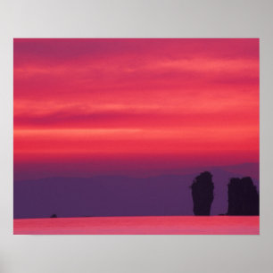 Póster Tailandia, Phang Nga Bay. El cielo rosa reflejado 