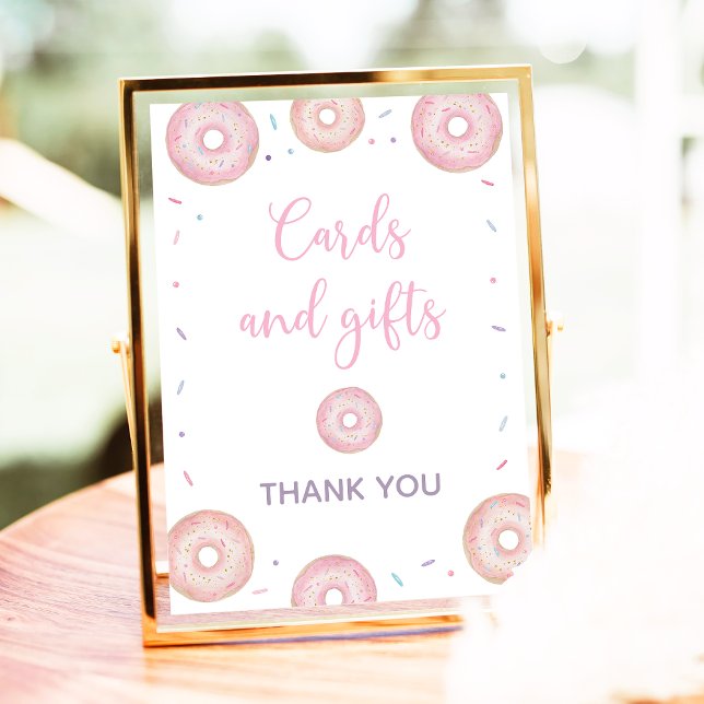 Póster Tarjetas de donut rosadas y regalos Rótulo de cump (Subido por el creador)