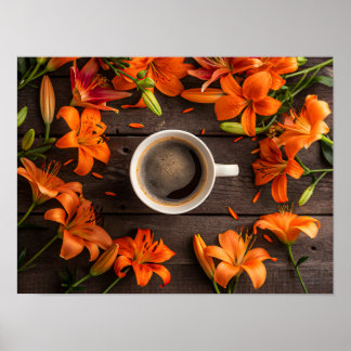 Póster Taza de café rodeada de flores naranjas vibrantes
