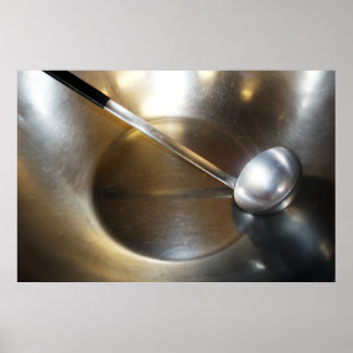 Póster Tazón plateado con ladle de sopa