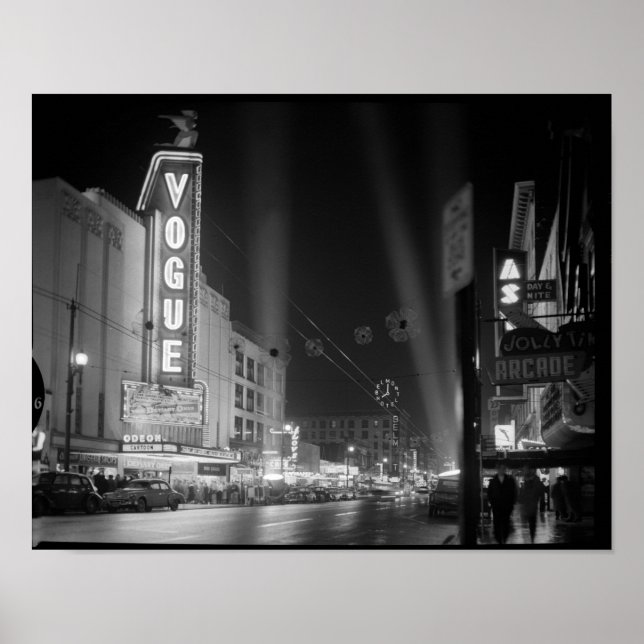 Póster Teatro Vogue de noche con focos, Vancouver (Frente)