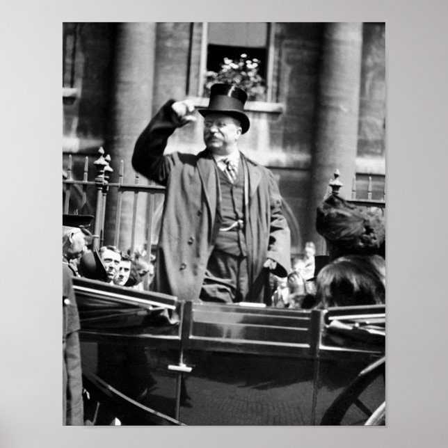 Póster Teddy Roosevelt Golpeando A Su Gorra A Una Multitu (Frente)