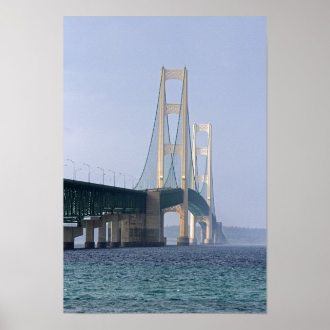 Póster The Mackinac Bridge spanning the Straits of (Frente)