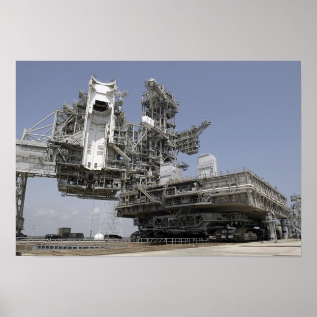 Póster The mobile launcher platform is being moved (Frente)