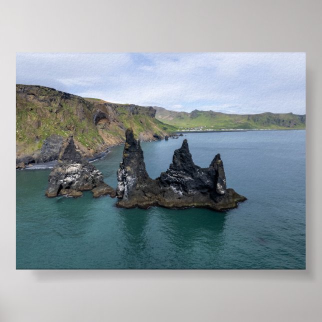 Póster The Reynisdrangar rock formations in Iceland (Frente)