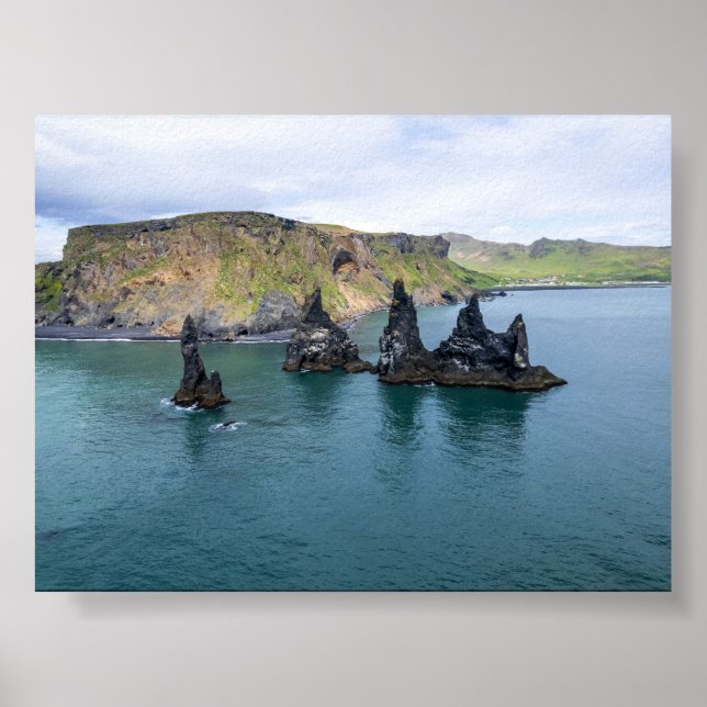 Póster The Reynisdrangar rock formations in Iceland (Frente)
