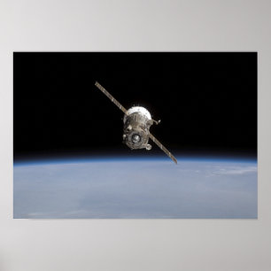Póster The Soyuz TMA-11 spacecraft above Earth's horiz