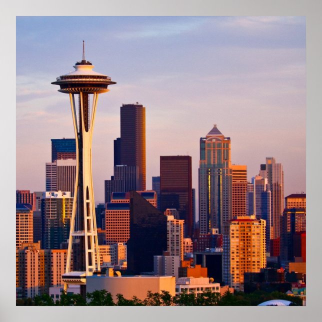 Póster The Space Needle is a tower at dusk in Seattle (Frente)