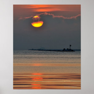 Póster The sun emerges through an off-shore fog bank