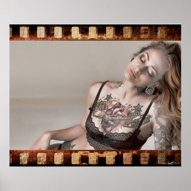 Póster Theresa Manchester - Gran Poster viviente 24x20in. (Frente)