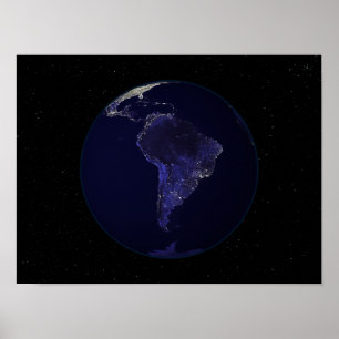 Póster Tierra completa en la noche mostrando luces de la