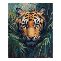 Tigre majestuoso en el follaje de la selva