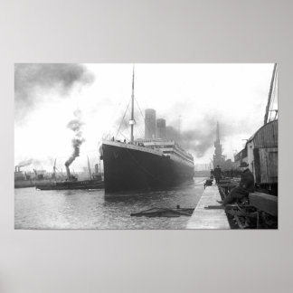 Póster Titanic at the docks of Southampton