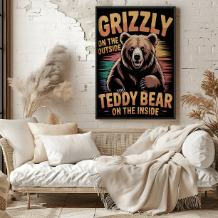 Póster Título: "Grizzly afuera del oso de peluche dentro