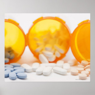 Póster Toma de estudio de la botella de medicina con past