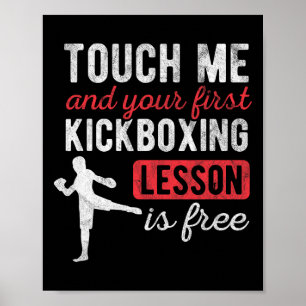 Póster Tóqueme y su primera lección de kickboxing es grat