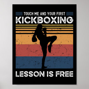 Póster Tóqueme y su primera lección de kickboxing es grat