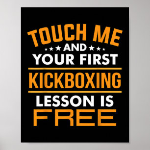 Póster Tóqueme y su primera lección de kickboxing es grat