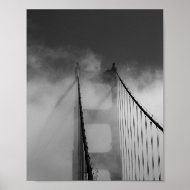 Póster Torre del puente Golden Gate cubierta de niebla (Frente)