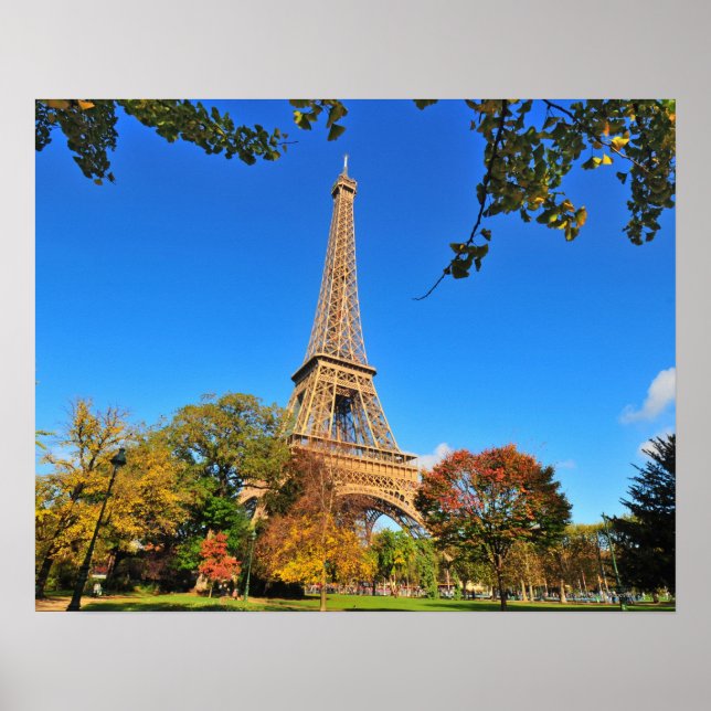 Póster Torre Eiffel con árboles y hojas de otoño (Frente)