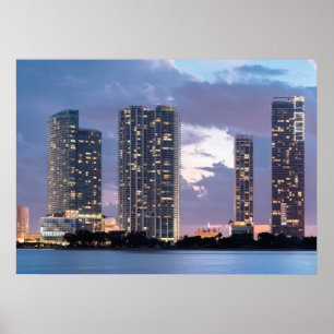 Póster Torres del condominio en la costa en Miami