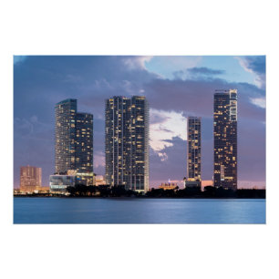 Póster Torres del condominio en la costa en Miami