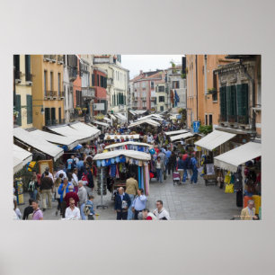 Póster Tourists in a street market, Venice, Italy
