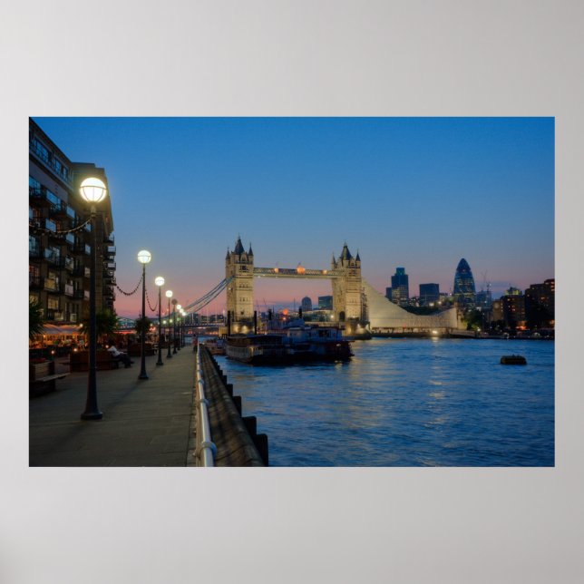 Póster Tower Bridge al atardecer en Londres Inglaterra (Frente)