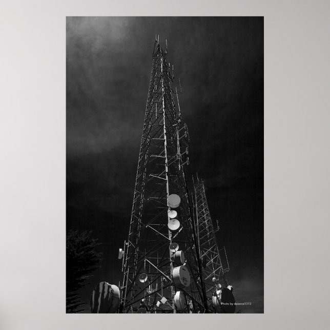 Póster Towering Darkness Poster (Frente)