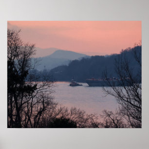 Póster Trabajando en el río al atardecer